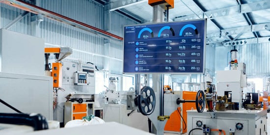 How Digital Signage Enhances Safety & Compliance in Manufacturing Industry