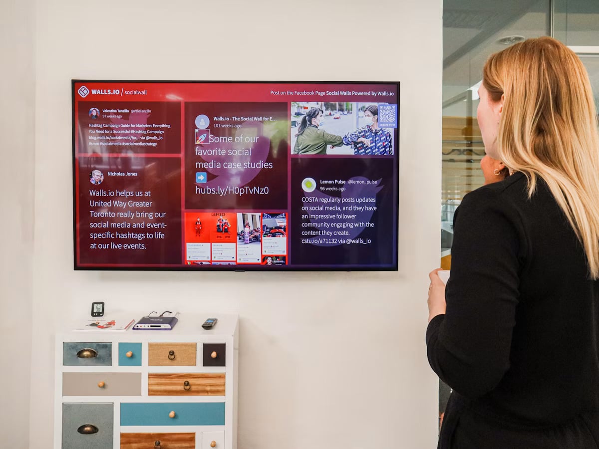 Live BI dashboard on an office screen